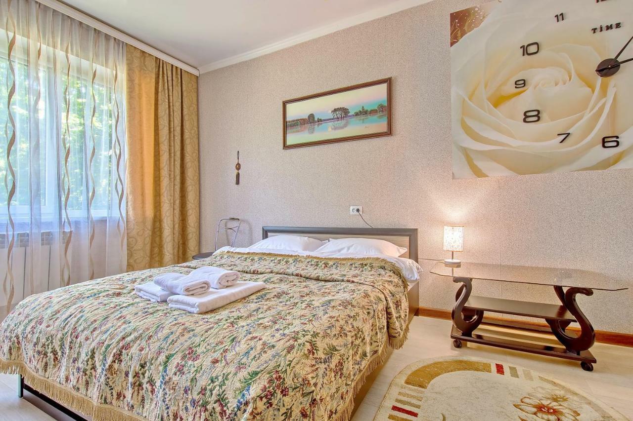 Cozy apartment on Rozybakiev 145. Atakent Ałma Ata Zewnętrze zdjęcie